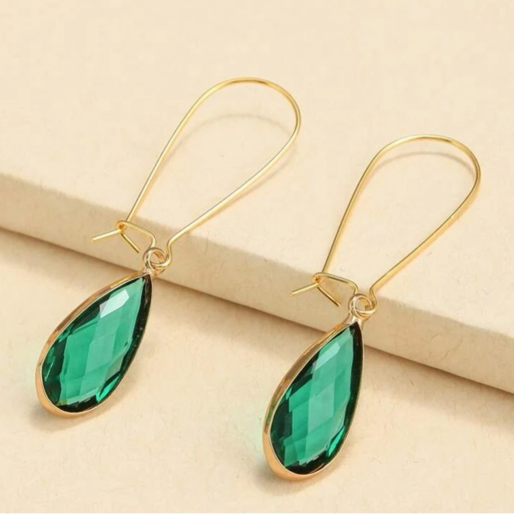 Elegant Emerald Green & Gold Water Drop Crystals Dangle Drop Earrings - Picture 4 of 5
